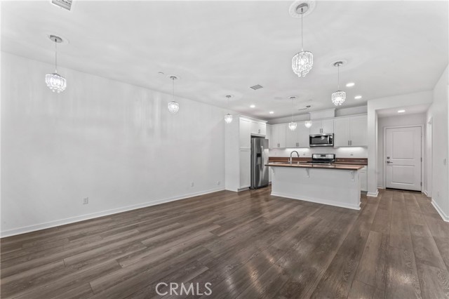 Detail Gallery Image 10 of 20 For 28649 Jardineras Dr, Valencia,  CA 91354 - 3 Beds | 3 Baths