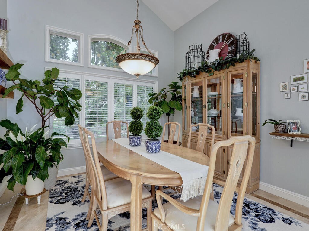 https://media.crmls.org/medias/dd2859b9-523c-429e-8e62-de4061fced56.jpg?preset=X-Large