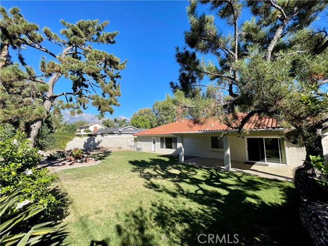 1327 N Stanford Avenue, Upland CA: https://media.crmls.org/medias/dd287f2a-eb86-4be4-8108-65e3669919b1.jpg