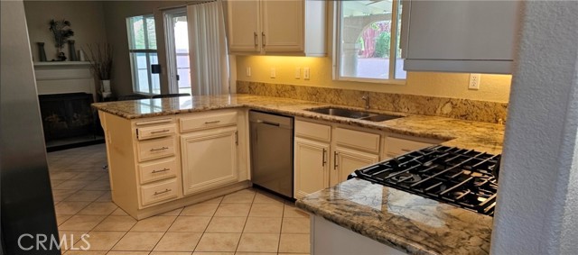 1650 Ravenswood Road, Beaumont CA: https://media.crmls.org/medias/dd28d667-0987-43e2-b82b-e13ed24d8f34.jpg