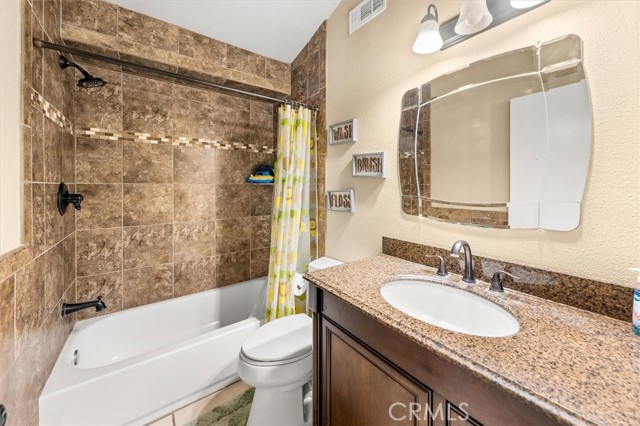 28230 Evergreen Lane, Saugus CA: https://media.crmls.org/medias/dd29b94f-faaf-4ded-94d9-87027bfcb833.jpg