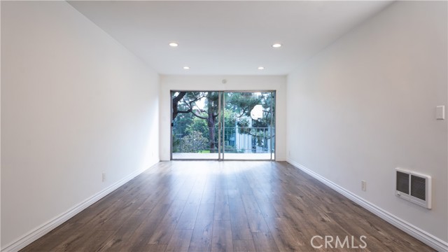 Detail Gallery Image 4 of 19 For 102 Scholz #37,  Newport Beach,  CA 92663 - 1 Beds | 1 Baths