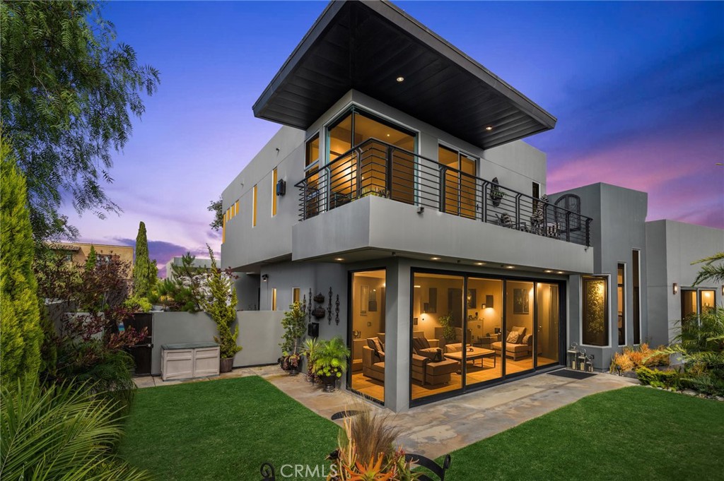 3251 Rimcrest Circle