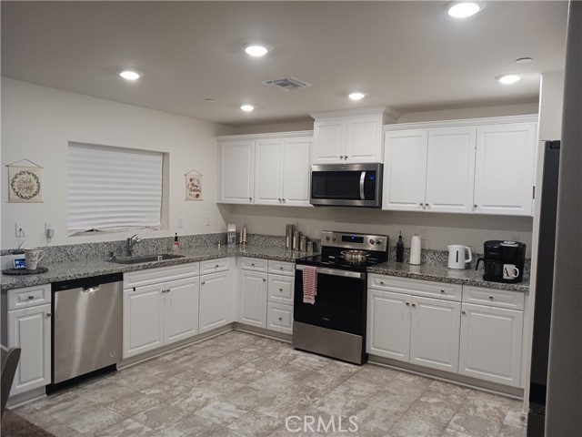 Detail Gallery Image 5 of 12 For 28334 Sandy Plains Drive, Nuevo,  CA 92567 - 3 Beds | 2/1 Baths