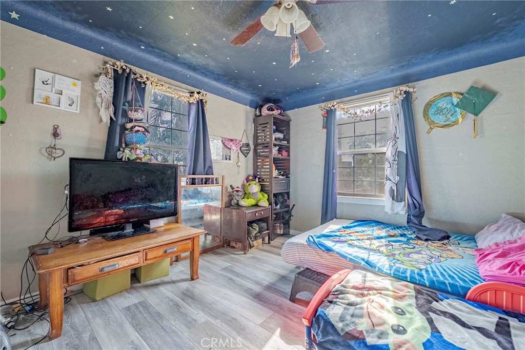 https://media.crmls.org/medias/dd2b2fd5-6461-4903-b57a-9beff5ad227d.jpg?preset=X-Large