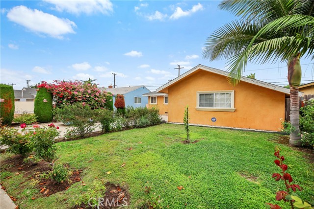 Detail Gallery Image 3 of 32 For 2612 Manhattan Beach Bld, Gardena,  CA 90249 - 3 Beds | 2 Baths