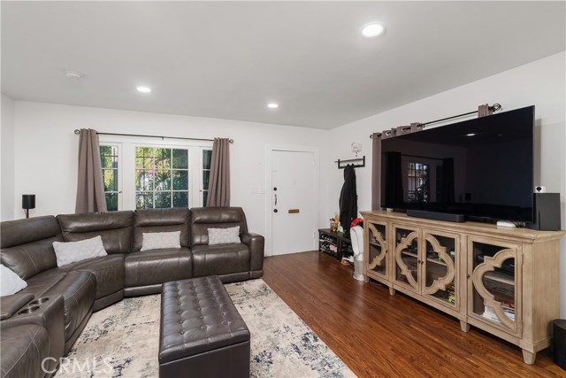 Detail Gallery Image 22 of 35 For 1446 Calumet Ave, Los Angeles,  CA 90026 - 5 Beds | 2/1 Baths