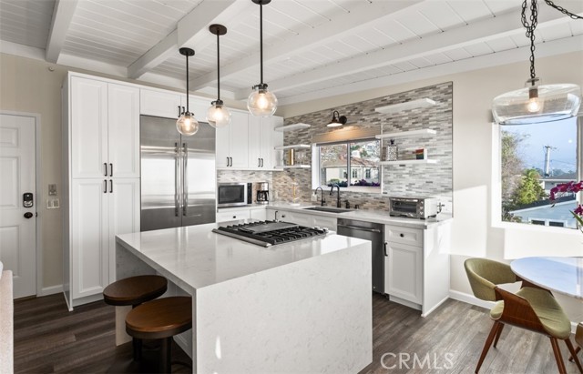 Detail Gallery Image 9 of 46 For 284 Chiquita, Laguna Beach,  CA 92651 - 4 Beds | 2/2 Baths