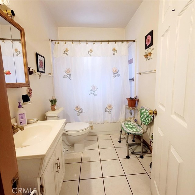 4214 Rosewood Avenue, Los Angeles CA: https://media.crmls.org/medias/dd2f19b6-96b9-45e9-8127-0804fa57bad7.jpg