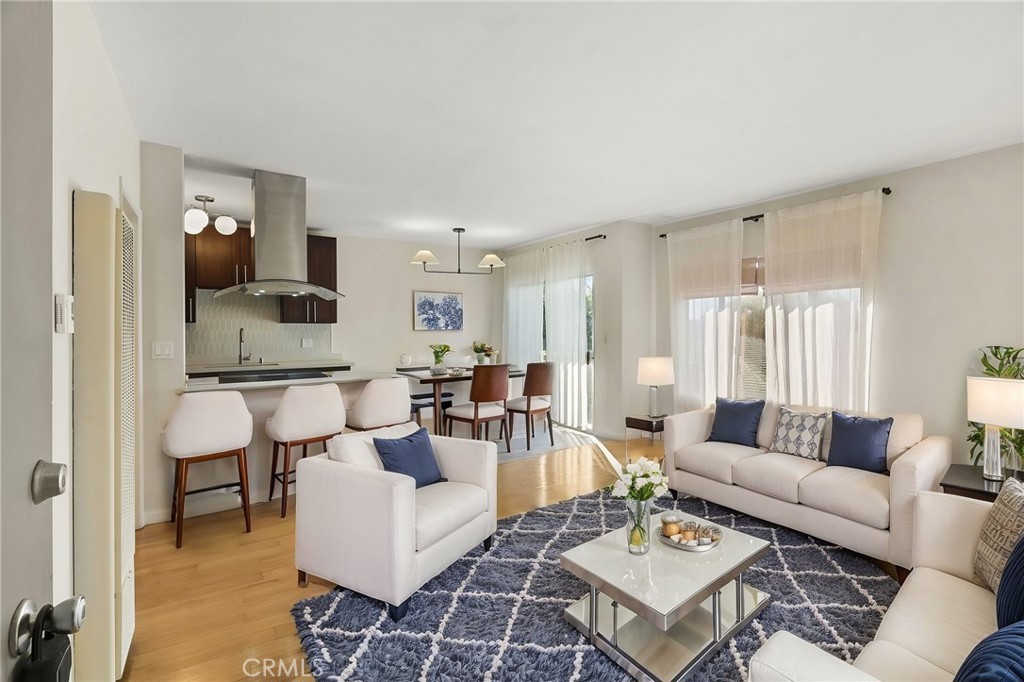 1950 Cloverfield Boulevard #10