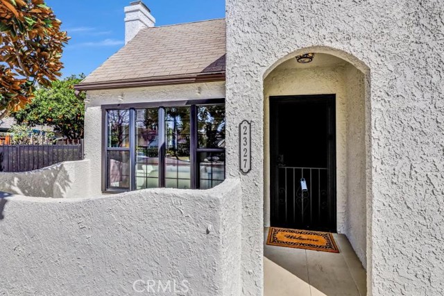 2327 Bonnie Brae, Santa Ana CA: https://media.crmls.org/medias/dd3025b6-7548-49c6-b365-ca49dc88aed8.jpg