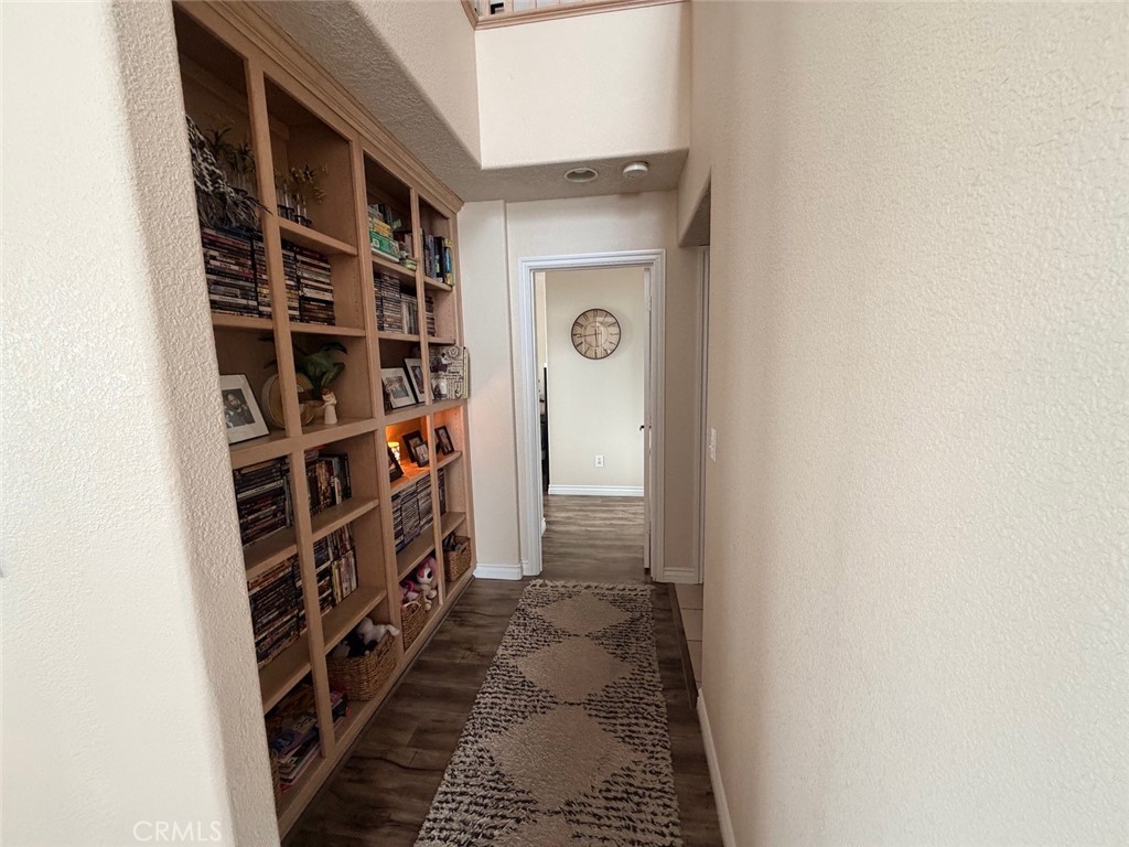 https://media.crmls.org/medias/dd3036a1-ef10-4120-a274-253da771e869.jpg?preset=X-Large