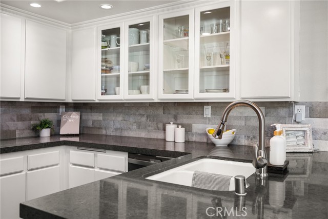 26065 Las Flores, Mission Viejo CA: https://media.crmls.org/medias/dd304c49-1c8b-4f15-89a8-01fa779298a2.jpg
