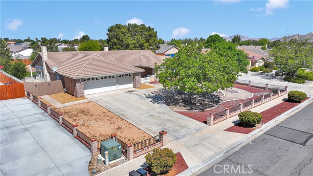 13950 High Falls Trail, Apple Valley CA: https://media.crmls.org/medias/dd3095d7-977b-49c9-b4a9-1e95e6863b46.jpg