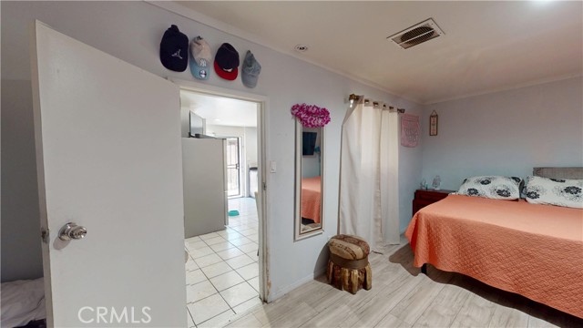 5854 Woodlawn Avenue, Los Angeles CA: https://media.crmls.org/medias/dd30d695-aa12-40b1-86d0-1dd69abf615f.jpg