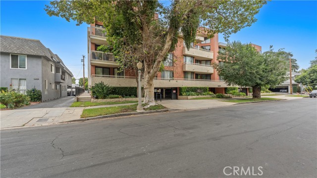 Detail Gallery Image 1 of 32 For 14521 Benefit St #102,  Sherman Oaks,  CA 91403 - 2 Beds | 2 Baths