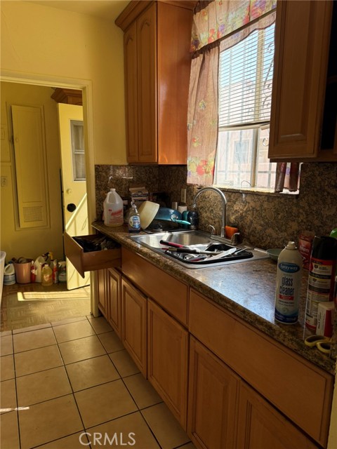 1229 E 89th Street, Los Angeles CA: https://media.crmls.org/medias/dd314d3a-26af-4d43-9fd2-e22df4c1d26a.jpg