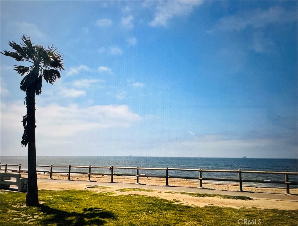 https://media.crmls.org/medias/dd3189fd-33ab-49e3-a09e-e740d38ecc03.jpg?preset=X-Large