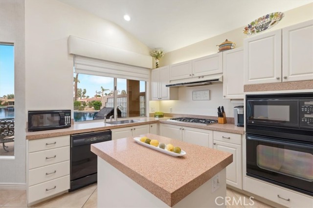 Detail Gallery Image 9 of 34 For 190 Desert Lakes, Rancho Mirage,  CA 92270 - 3 Beds | 3 Baths