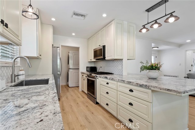 Detail Gallery Image 15 of 40 For 6636 Dannyboyar Ave, West Hills,  CA 91307 - 3 Beds | 2 Baths