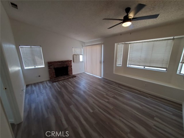 Detail Gallery Image 6 of 13 For 23805 Mark Twain, Moreno Valley,  CA 92557 - 3 Beds | 2 Baths