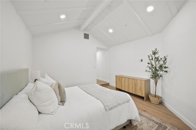 14328 Emelita Street, Sherman Oaks CA: https://media.crmls.org/medias/dd35ec94-d2be-48f2-9fd1-78c56a6da04d.jpg