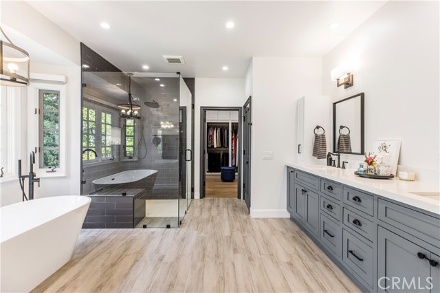 6032 County Oak Road, Woodland Hills CA: https://media.crmls.org/medias/dd363397-7e46-4de2-9d52-bf2074a83de3.jpg