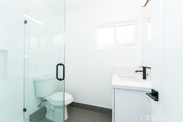 Detail Gallery Image 11 of 59 For 7020 Schroll St, Lakewood,  CA 90713 - 4 Beds | 4 Baths