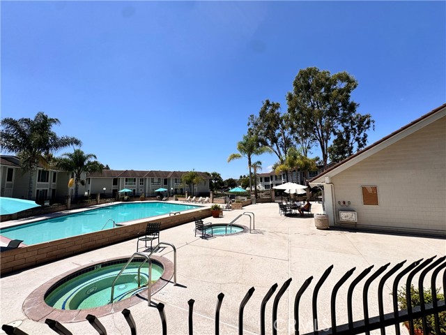 25885 Trabuco Road, Lake Forest CA: https://media.crmls.org/medias/dd367827-b1e5-4100-8a29-655c1495ca42.jpg