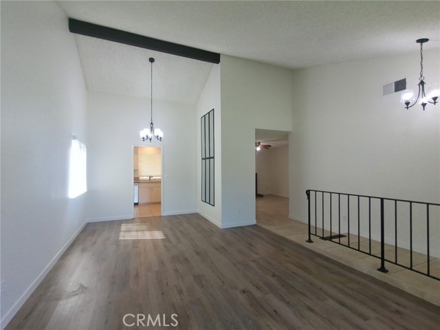 270 W Campus View Drive, Riverside CA: https://media.crmls.org/medias/dd36f1fe-d0a7-468e-a704-ec1ae596d9d4.jpg