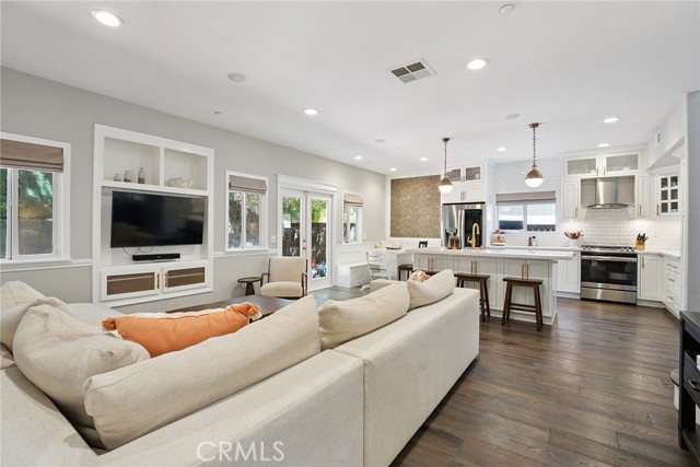 Detail Gallery Image 15 of 38 For 5179 Knollwood Way, Woodland Hills,  CA 91364 - 4 Beds | 3 Baths