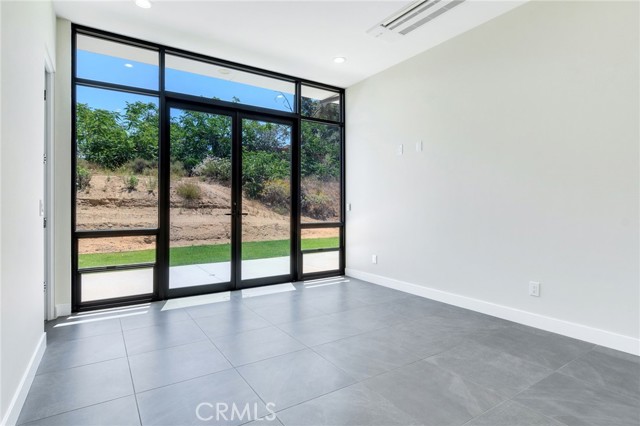 1912 Edgefair Lane, Redlands CA: https://media.crmls.org/medias/dd3864f9-7f04-470a-81c8-c52c45442c53.jpg