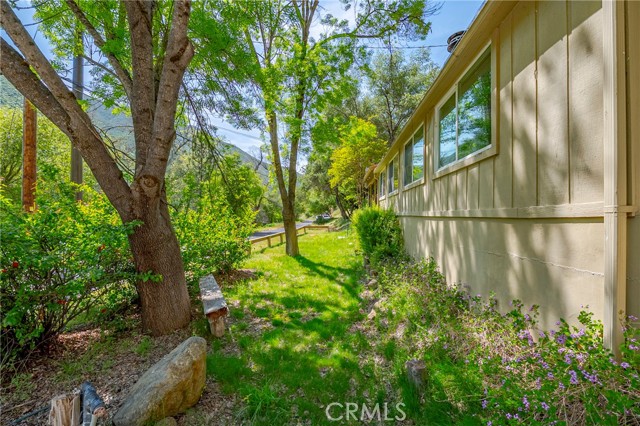 9977 Incline Road, El Portal CA: https://media.crmls.org/medias/dd3906dd-ecd0-433d-9068-2bc74c5c4509.jpg