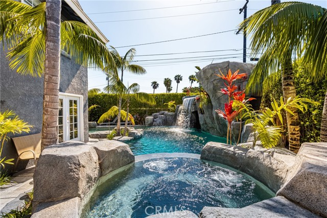 Detail Gallery Image 32 of 36 For 20402 Seven Seas Ln, Huntington Beach,  CA 92646 - 4 Beds | 3/1 Baths