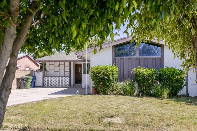 Detail Gallery Image 3 of 33 For 13727 Leadwell St, Van Nuys,  CA 91405 - 3 Beds | 1/1 Baths