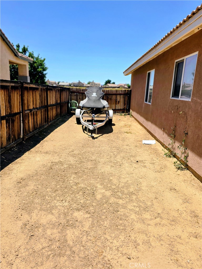 https://media.crmls.org/medias/dd3a7795-fe81-41ae-bcb5-7f464cb4a8c0.jpg?preset=X-Large