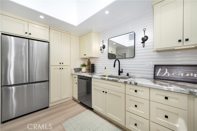 1540 Northwood Road, Seal Beach CA: https://media.crmls.org/medias/dd3b5386-88c7-4fe2-9ca4-750c4a80b1d1.jpg