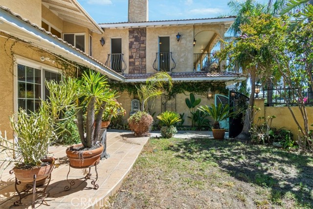 19259 Ludlow St., Porter Ranch CA: https://media.crmls.org/medias/dd3b5b46-3567-45aa-8a4c-7e038fcb5142.jpg
