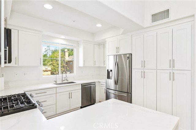 Detail Gallery Image 12 of 55 For 26 Burlingame, Irvine,  CA 92602 - 3 Beds | 3 Baths