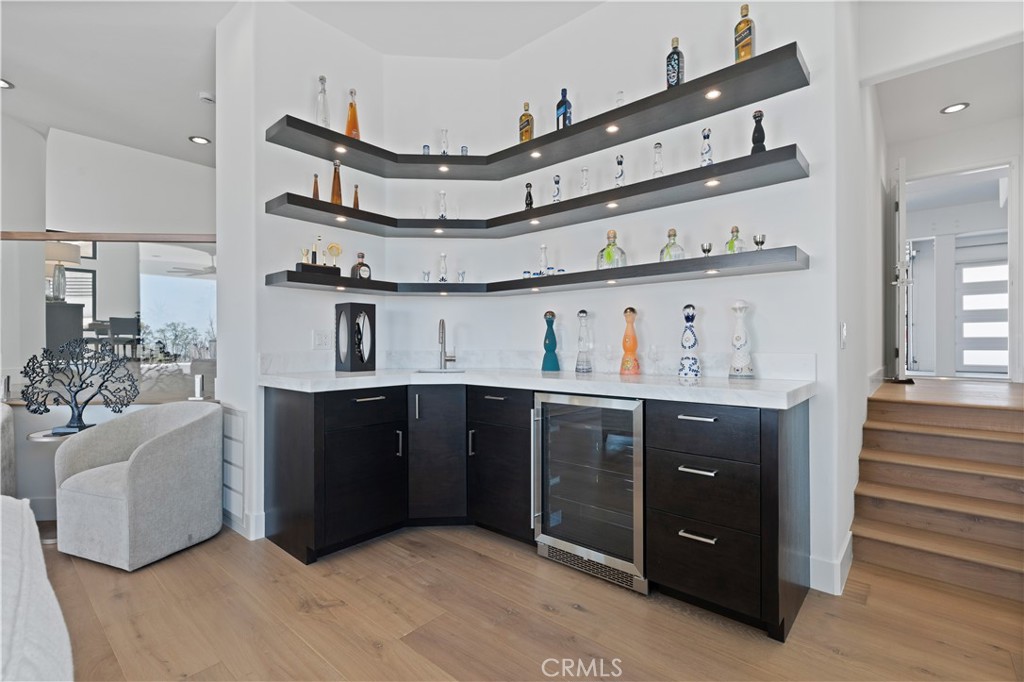 https://media.crmls.org/medias/dd3c4c41-7cdb-49c0-a372-568608331639.jpg?preset=X-Large