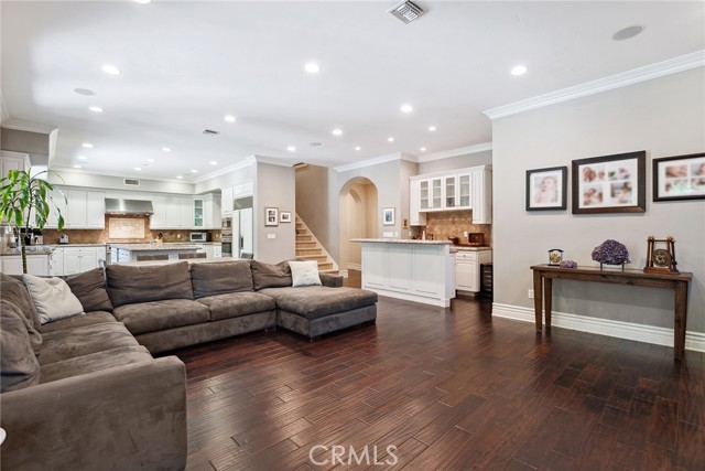 23115 Erwin Street, Woodland Hills CA: https://media.crmls.org/medias/dd3e52e1-5ddb-4681-b945-cfb5b35f00cd.jpg