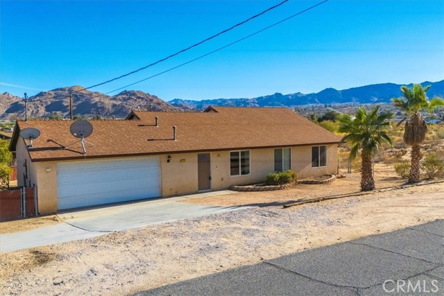 Detail Gallery Image 3 of 45 For 6155 E Parkway, Joshua Tree,  CA 92252 - 3 Beds | 2 Baths