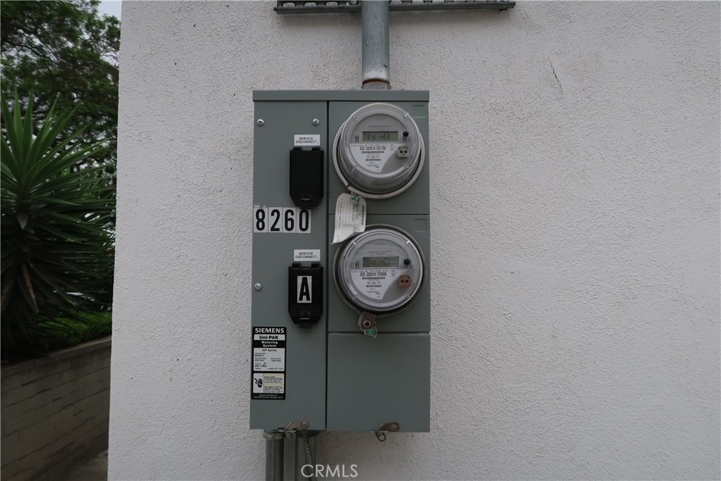 https://media.crmls.org/medias/dd3efffe-f372-4950-9e46-5970e2685e1c.jpg?preset=X-Large
