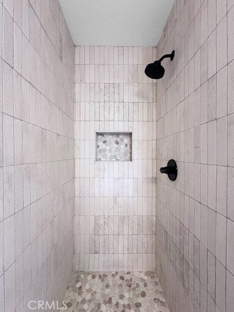 Image 21 of 33 For 9948 Del Rio