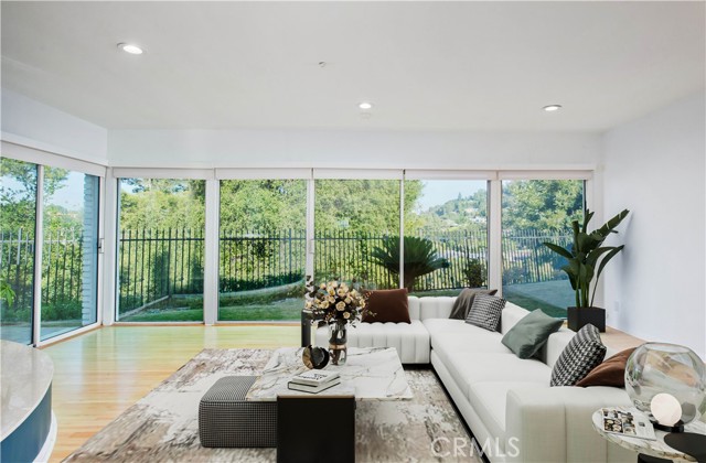 Detail Gallery Image 3 of 18 For 3610 Scadlock Ln, Sherman Oaks,  CA 91403 - 3 Beds | 2/1 Baths