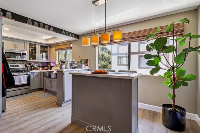 1832 Oak Tree Drive, Los Angeles CA: https://media.crmls.org/medias/dd41e004-d703-4fcd-9870-c4ab1f9a457a.jpg