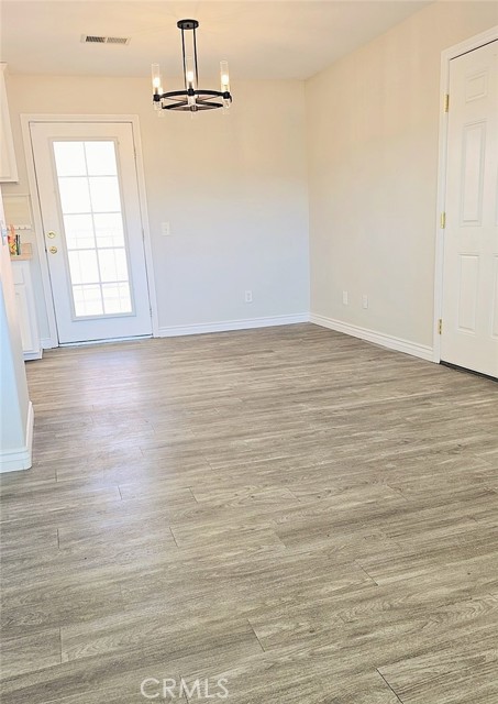 Detail Gallery Image 8 of 11 For 15354 Kiamichi Rd, Apple Valley,  CA 92307 - 3 Beds | 2 Baths