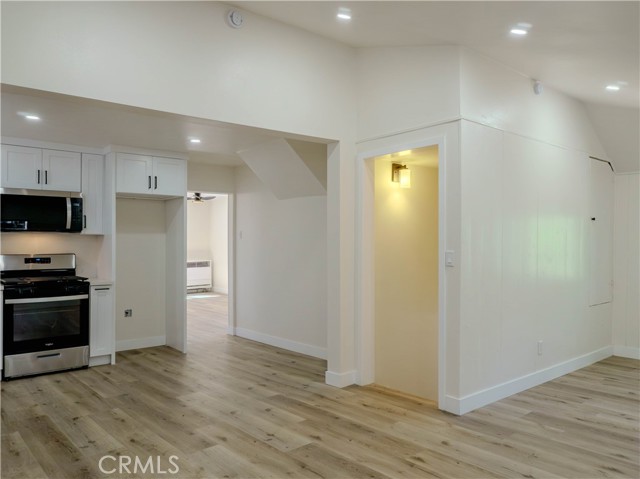 Detail Gallery Image 6 of 27 For 660 Acacia, Crestline,  CA 92325 - 2 Beds | 1 Baths