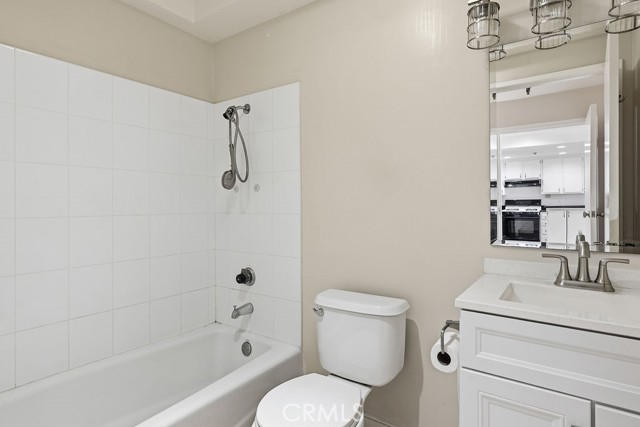 Detail Gallery Image 13 of 21 For 5143 Bakman, North Hollywood,  CA 91601 - 2 Beds | 2 Baths