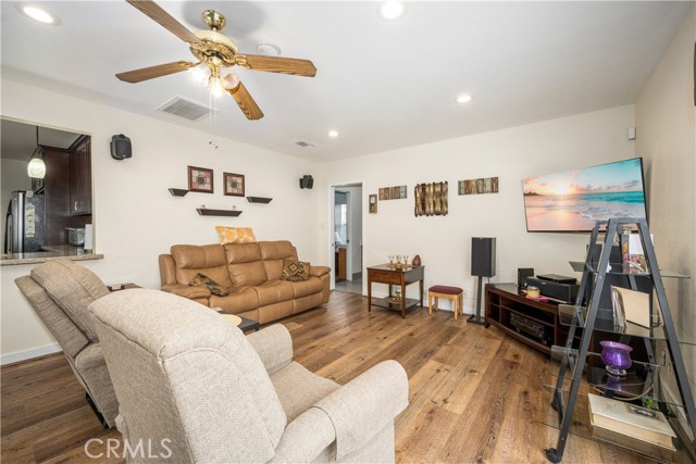 13622 Benfield Avenue, Norwalk CA: https://media.crmls.org/medias/dd427a13-eca7-4d84-9feb-a201bf0069a2.jpg
